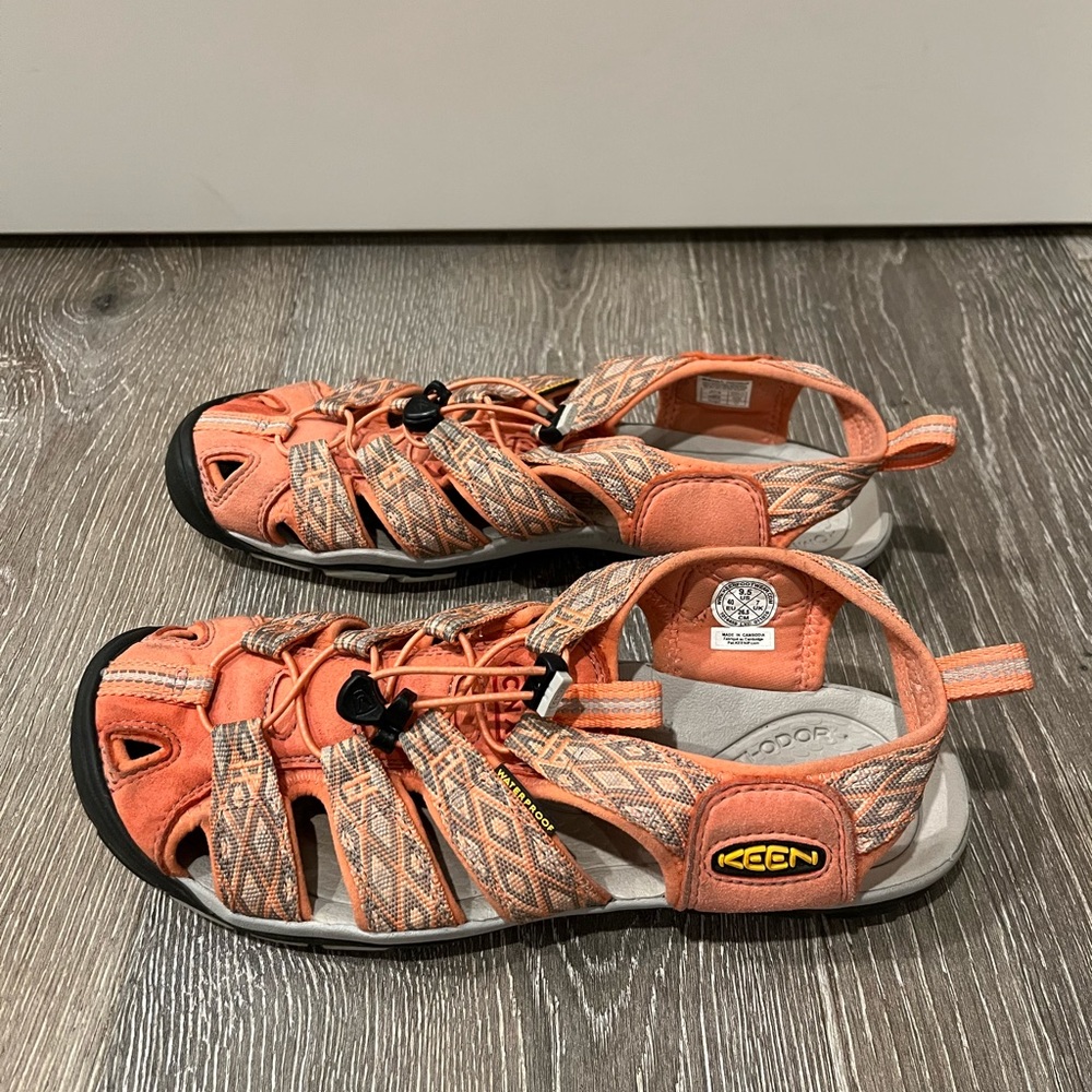 KEEN women’s hiking sandal